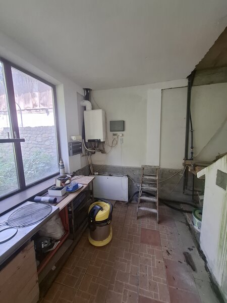 Fieni (Dambovita) Vand casa cu 6 camere, P+Etaj+M