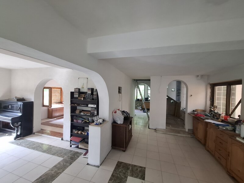Fieni (Dambovita) Vand casa cu 6 camere, P+Etaj+M